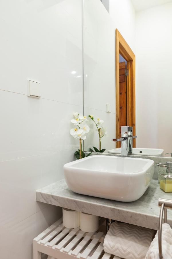 Alfama Terrace Apartment With Authentic XVIII Tiles And Historic Notes 3 Bedrooms & 2 Bathrooms Ac Lisboa Extérieur photo